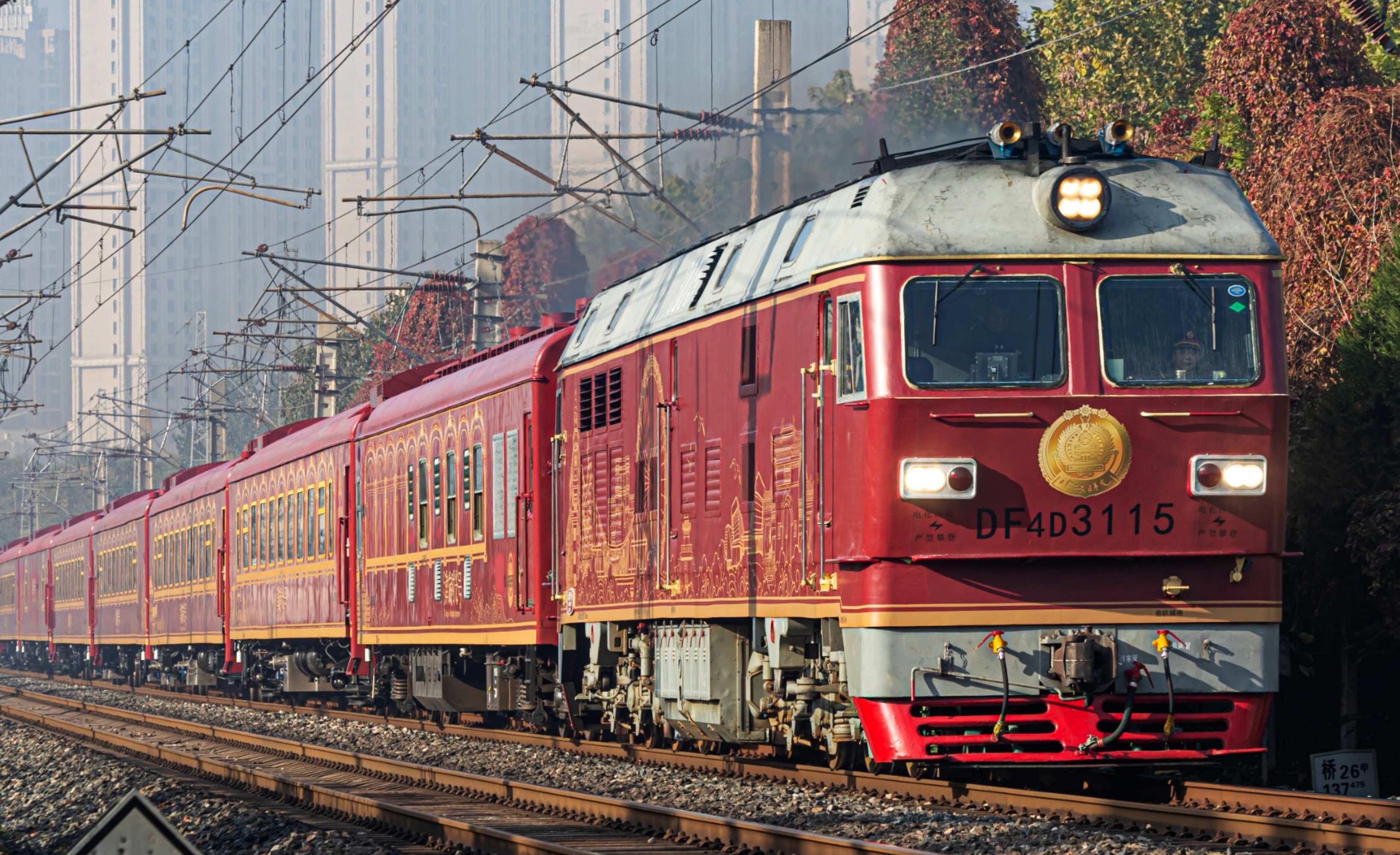 軌道上的沉浸式藝術空間！津旅時光號天幕這樣點亮